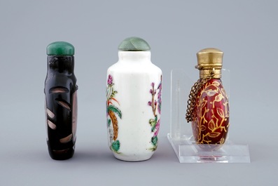 A set of 6 various Chinese glass and porcelain snuff bottles, 19/20th C.