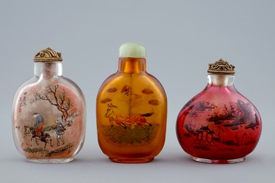 A set of 6 various Chinese glass and porcelain snuff bottles, 19/20th C.