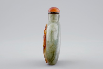 Een lot van 4 Chinese snuifflesjes in glas en jade, 18/20e eeuw