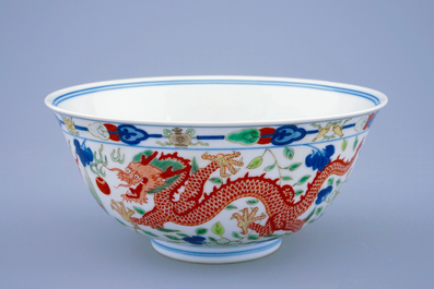 A Chinese wucai dragon and phoenix bowl, Daoguang sealmark and of the period