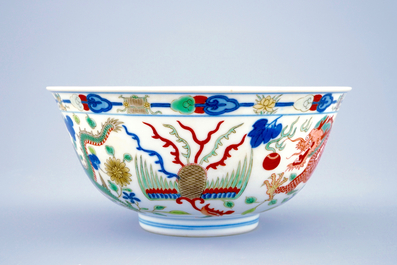 A Chinese wucai dragon and phoenix bowl, Daoguang sealmark and of the period