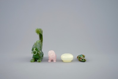 Four various Chinese quartz and jadeite carvings, 19/20th C.