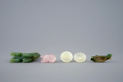 Four various Chinese quartz and jadeite carvings, 19/20th C.