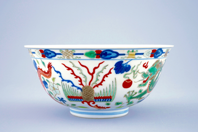 A Chinese wucai dragon and phoenix bowl, Daoguang sealmark and of the period