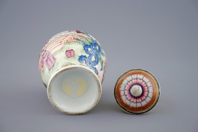 A Chinese famille rose tea caddy and cover, Yongzheng, 1723-1735