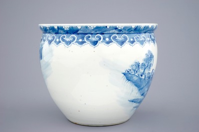 A small Chinese blue and white fish bowl, 19/20th C.