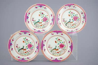 Een lot van 8 Chinese famille rose borden met decor van pauwen, Qianlong, 18e eeuw