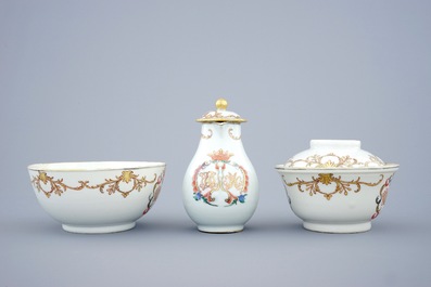 Een deel van een Chinees famille rose en verguld theeservies, Qianlong, 18e eeuw