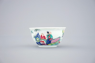 Een set van 4 Chinese famille rose koppen en schotels, Yongzheng/Qianlong