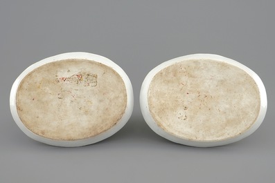 Une paire de plats ovales en porcelaine de Chine bleu et blanc &agrave; d&eacute;cor de &quot;Neptune&quot;, Qianlong, 1750-1770