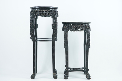 Two tall round Chinese carved wood stands with marble top, 19/20th C.