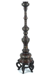 A very tall Japanese champlev&eacute; enamel bronze floor lamp column, Meiji, 19th C.