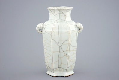 A Chinese ge-type double lozenge vase,18/19th C.