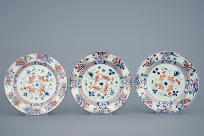 Een set van 6 Chinese rose-verte borden met karpers, 18e eeuw