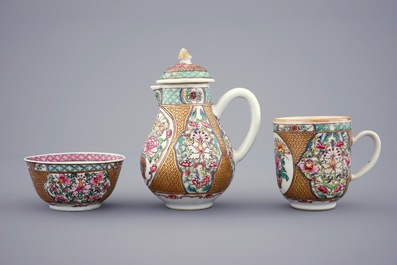 Une partie d'une service &agrave; th&eacute; en porcelaine de Chine famille rose et dor&eacute;, Yongzheng, 1723-1735