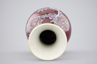 A Chinese enamelled langyao yuhuchunping vase, 18/19th C.