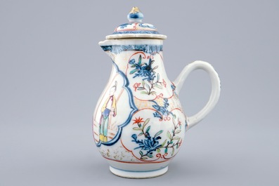 Une verseuse couverte en porcelaine de Chine &agrave; d&eacute;cor mandarin, Qianlong, 18&egrave;me