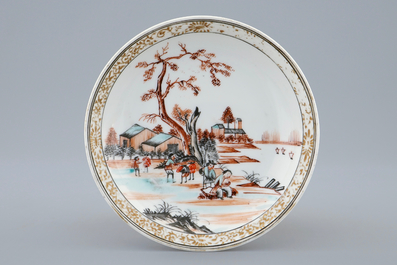 Une tasse et soucoupe en porcelaine de Chine &agrave; sujet europ&eacute;en, Yongzheng/Qianlong