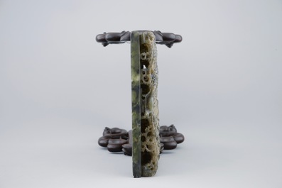 A deeply carved Chinese imitation-jade soapstone table screen, 19/20th C.
