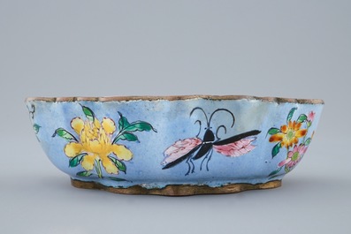 A Chinese Canton enamel brush washer in the form of a bat, 18/19th C.