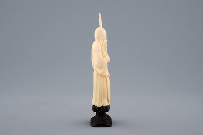 A group of 4 Chinese ivory carvings incl. figures of Buddha, late 19th to early 20th C.