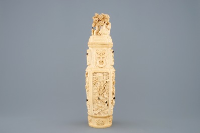 Un vase et son couvercle en ivoire sculpt&eacute; &agrave; d&eacute;cor de figures dans un paysage, vers 1900