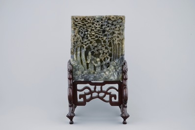 A deeply carved Chinese imitation-jade soapstone table screen, 19/20th C.