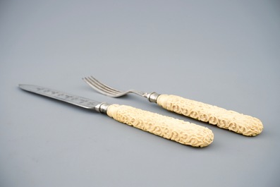A set of 6 English silver knives and forks with Anglo-Indian ivory carved handles, 19th C.