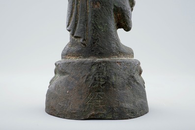 Twee Chinese bronzen figuren van Boeddha met inscriptie, Ming Dynastie