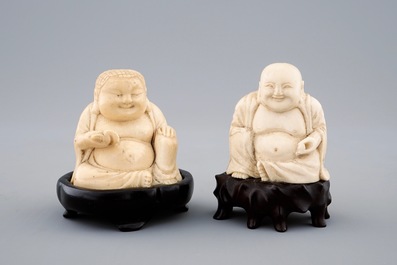 Een lot van 4 kleine Chinese ivoren figuren, oa. Boeddha, eind 19/begin 20e eeuw