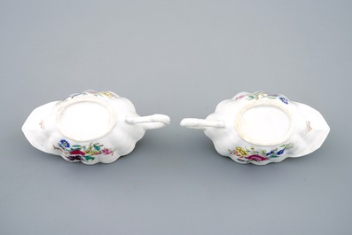 A pair of Chinese famille rose sauce boats on stand, Qianlong, 18th C.