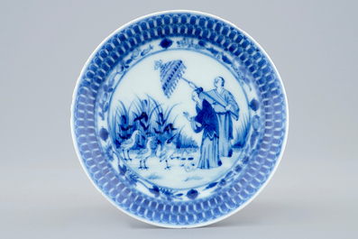 Une tasse et soucoupe en porcelaine de Chine bleu et blanc &agrave; &quot;La Dame au Parasol&quot; d'apr&egrave;s Pronk, vers 1740