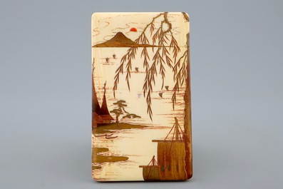 Un porte-cartes en ivoire laqu&eacute; de Shibayama, Japon, Meiji, 19&egrave;me