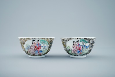 A Chinese famille rose teapot and 2 eggshell cups, Yongzheng, 1723-1735