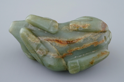 Un mod&egrave;le d'un boeuf en jade c&eacute;ladon sculpt&eacute;, Qing