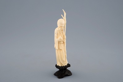 A group of 4 Chinese ivory carvings incl. figures of Buddha, late 19th to early 20th C.