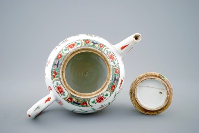 A Chinese famille verte teapot and cover, Kangxi