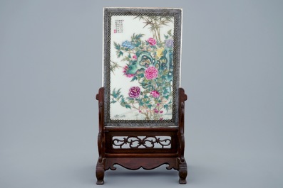 A Chinese qianjiang cai table screen with a winter landscape, 20th C.