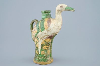 A Chinese verte biscuit crane-shaped ewer, 18/19th C.