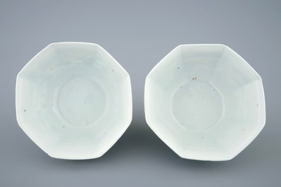 A pair of Chinese blue and white octagonal bowls, Transitional period, 1620-1683