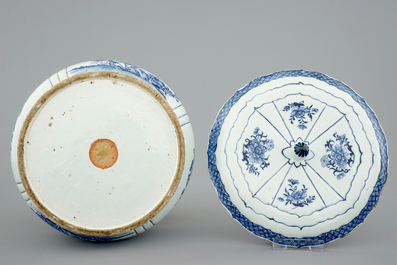 A Chinese blue and white tureen and cover, Qianlong, 18th C.