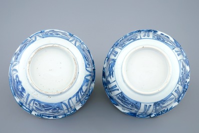 Een paar blauw-witte Chinese kraaienkommen, Ming, Wanli