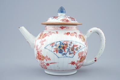 A ribbed Chinese Imari-style teapot and cover, Kangxi