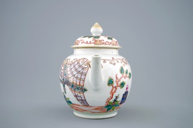 A large Chinese famille rose teapot with Valentine dove pattern, Qianlong, 18th C.