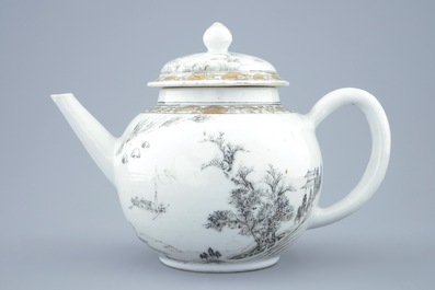 Une th&eacute;i&egrave;re et son couvercle en porcelaine de Chine grisaille et dor&eacute;, Yongzheng/Qianlong