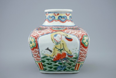 A Chinese square wucai bottle vase, Wanli mark, 19th C.