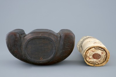 Een kop van Guanyin in Chinees ivoor op houten schouderstuk, 19e eeuw