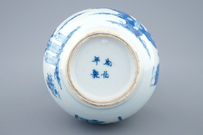 Een blauw-witte Chinese dubbele gourde vaas, Kangxi