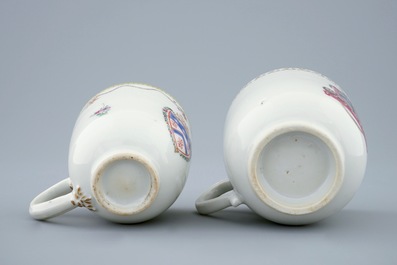 Deux tasses et soucoupes en porcelaine de Chine &agrave; d&eacute;cor armori&eacute;, Qianlong, 18&egrave;me
