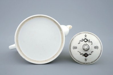 A fine Chinese famille rose teapot and cover with inset, Republic, 20th C.